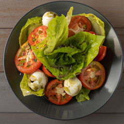 Salad: Italy – Insalata Caprese Con Lattuga (Classic Caprese Salad with Butter Lettuce) recipe