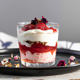 Dessert: Greece – Κλασικό Γιαούρτι Παρφέ με Κομπόστα Κουφοξυλιάς-Σμέουρου ▶ Klasiko Giaourti Parfe Me Komposta Koufoxylias-Smeourou (Classic Yogurt Parfait with Elderberry-Raspberry Compote) recipe