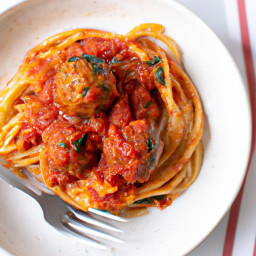 Spaghetti al Pomodoro con Polpette Vegane recipe