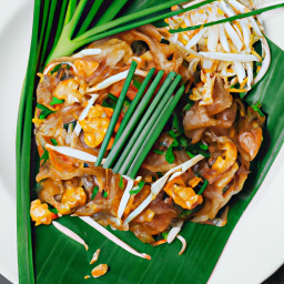 Entrée: Thailand – ผัดไทย ▶ Pad Thai (Thai-Style Stir-Fried Noodles) recipe