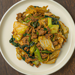 Entrée: China – 中式牛肉和白菜炒 ▶ Zhōngshì niúròu hé báicài chǎo (Chinese-Style Ground Beef and Napa Cabbage Stir-Fry) recipe