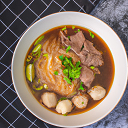Entrée: Thailand – ก๋วยเตี๋ยวหมู ▶ Kuay Teow Moo (Thai Pork and Noodle Soup) recipe